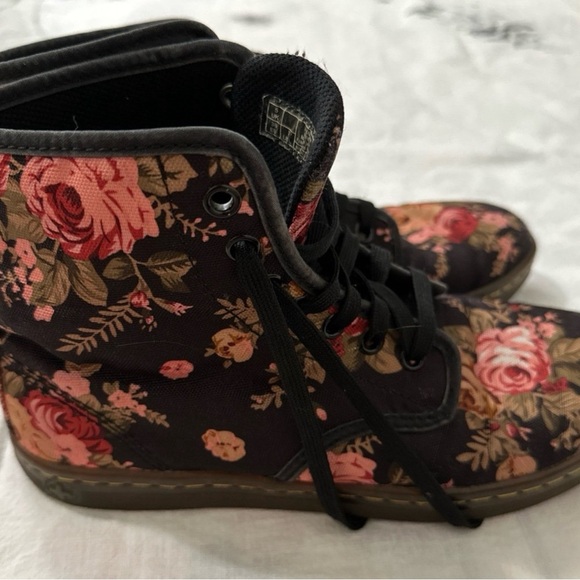 Dr. Martens Shoes - Dr. Martens Shoreditch Boot